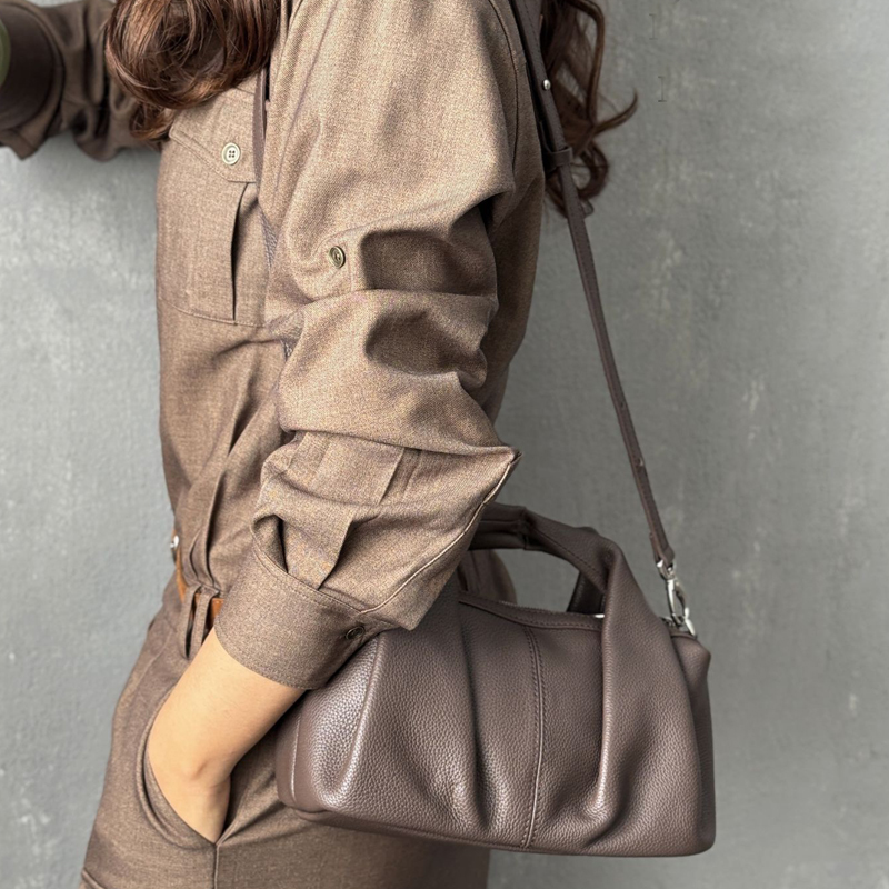 Custom Initials Leather Pillow - Luxury Bags Japan 评论和价格
